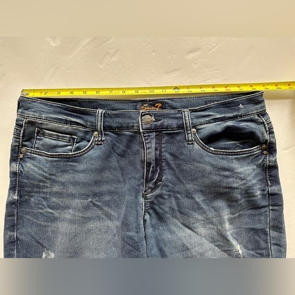 Seven7 Women’s Capri‎ Girlfriend Sz 12 Medium Wash distressed - Picture 5 of 11